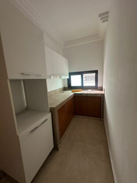 Location d'une Villa triplex de 5 pièces plus une dépendance sur Cocody