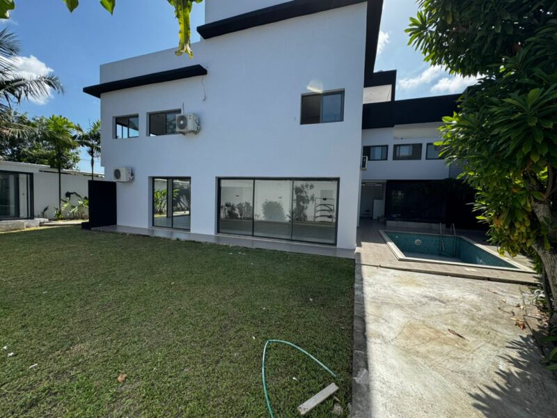 Location d'une Villa duplex de 8 pièces M'badon