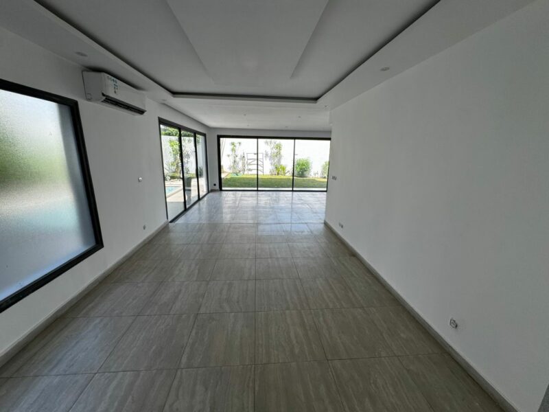 Location d'une Villa duplex de 8 pièces M'badon
