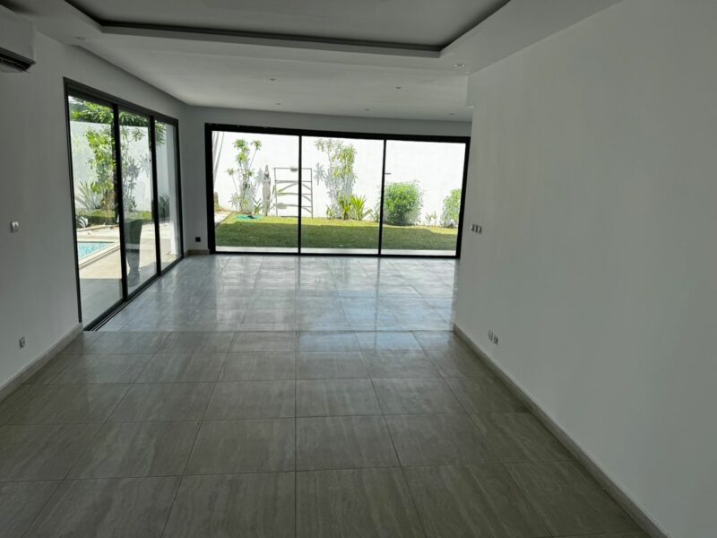 Location d'une Villa duplex de 8 pièces M'badon