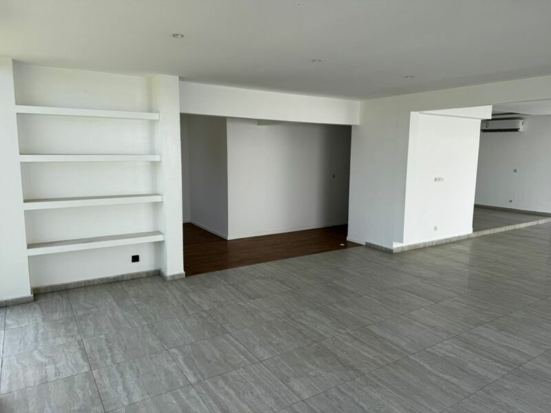 Location d'une Villa duplex de 8 pièces M'badon