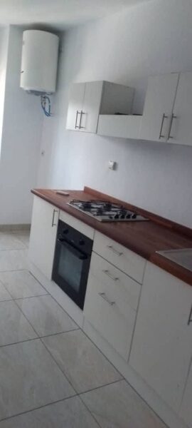 Location d'un appartement de 3 pièces haut standing sur Deux plateaux