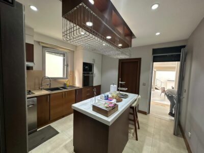 Location d'une Villa Duplex de 6 pièces avec dépendance sur M'badon