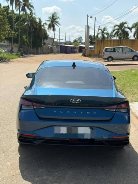 Location d'une Hyundai Elantra 2022 sur Abidjan