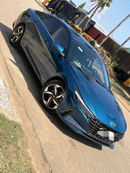 Location d'une Hyundai Elantra 2022 sur Abidjan