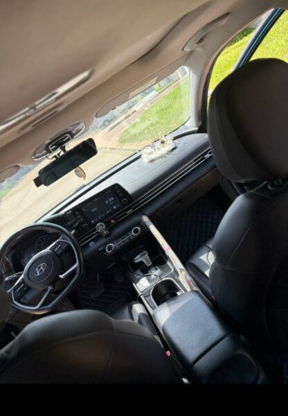 Location d'une Hyundai Elantra 2022 sur Abidjan