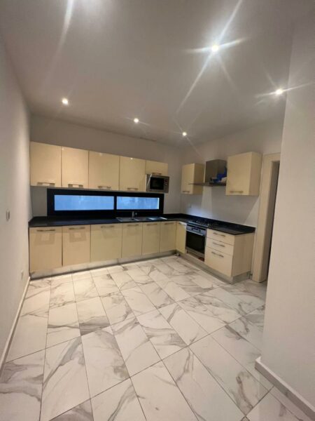 Location d'un appartement de 4 pièces sur Angré 7ème tranche