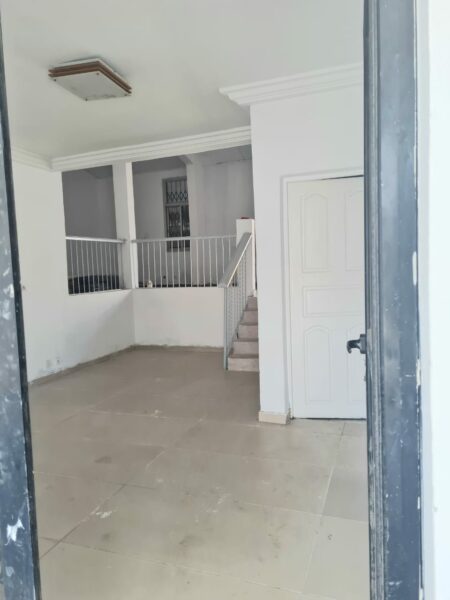 Location d'une Villa duplex de 10 pièces sur Angré