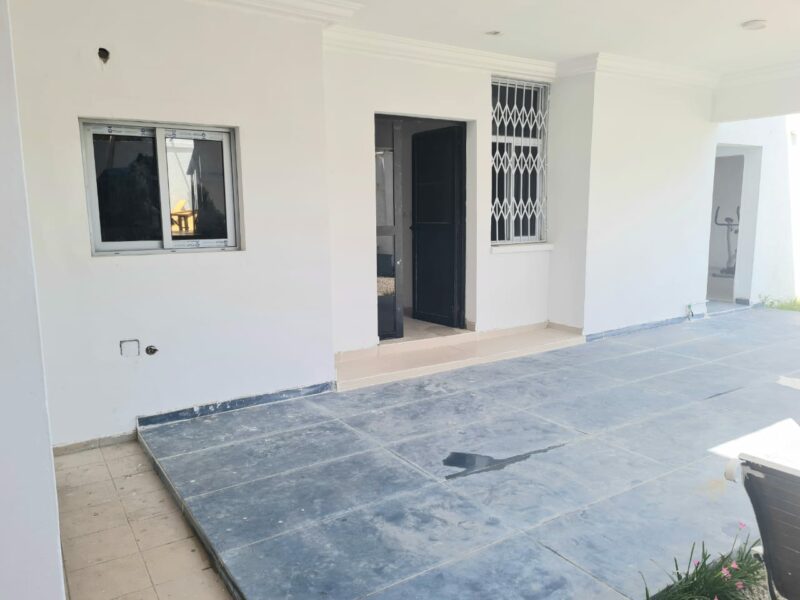 Location d'une Villa duplex de 10 pièces sur Angré