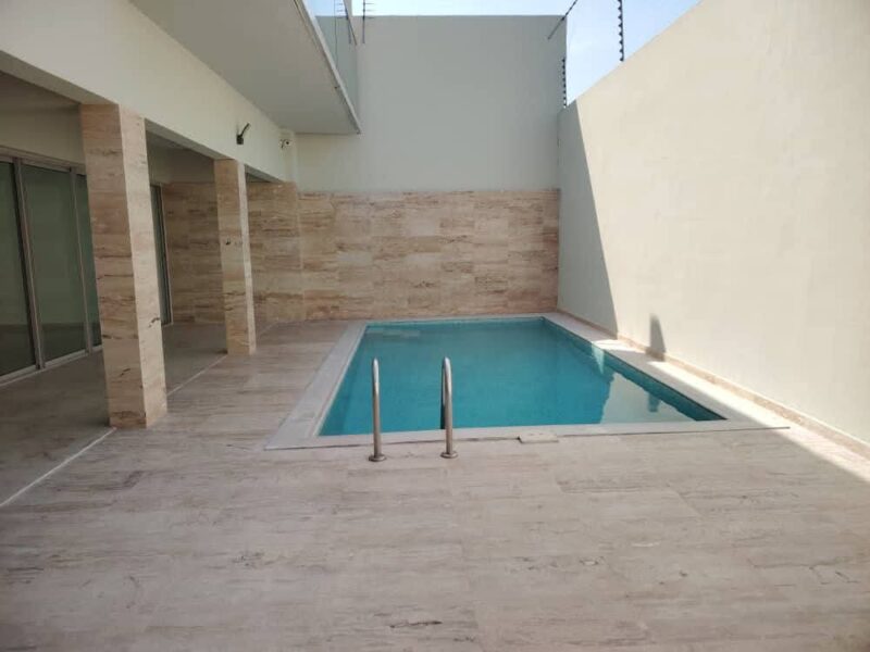 Location d'une Villa duplex de 9 pièces sur Riviera 3