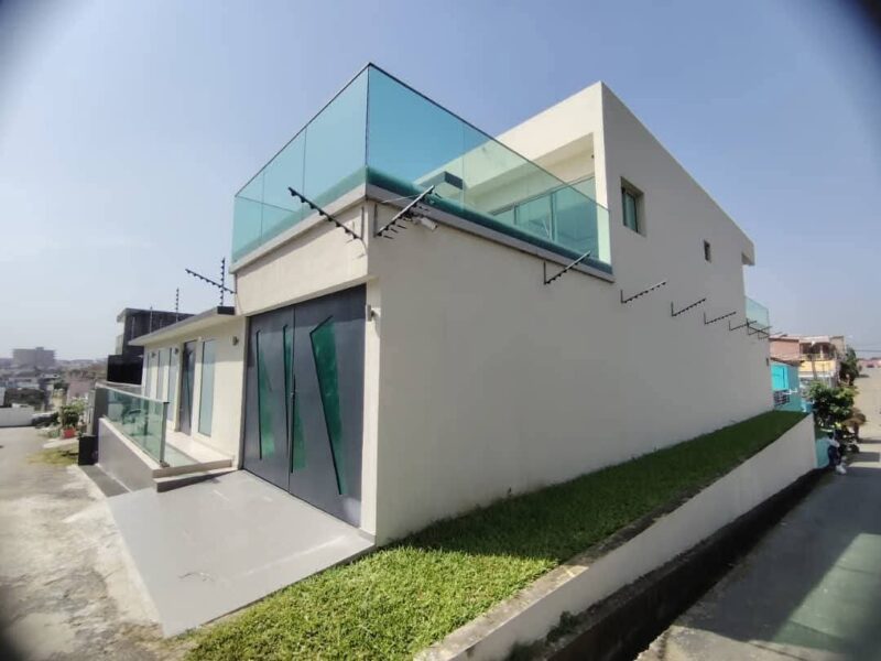 Location d'une Villa duplex de 9 pièces sur Riviera 3
