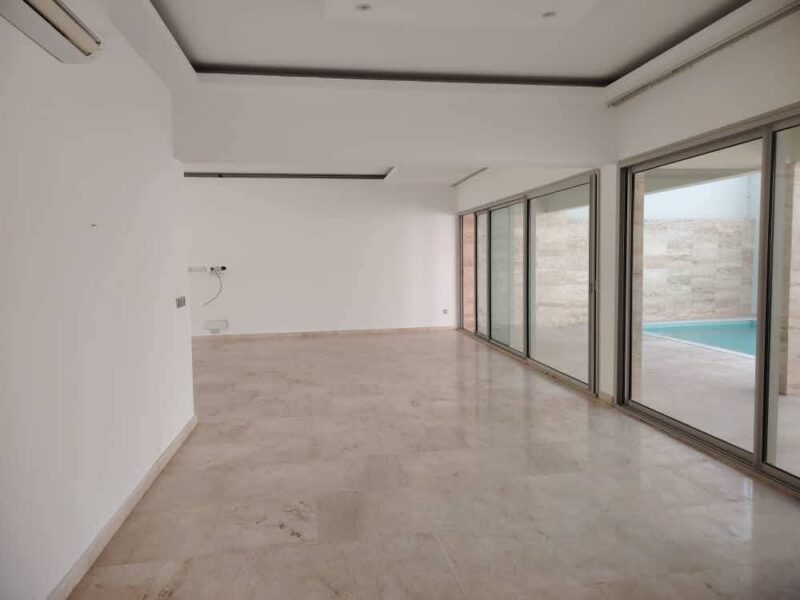 Location d'une Villa duplex de 9 pièces sur Riviera 3