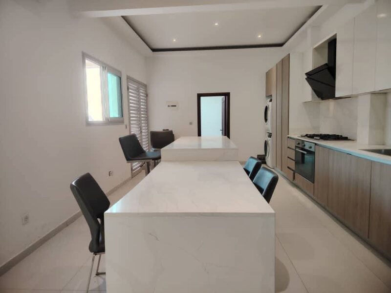 Location d'une Villa duplex de 9 pièces sur Riviera 3
