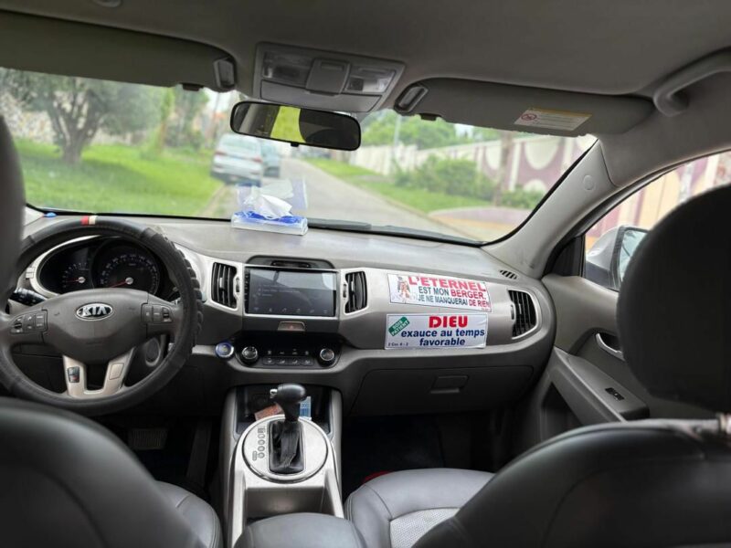 Location d'une Kia sportage 2013 sur Abidjan