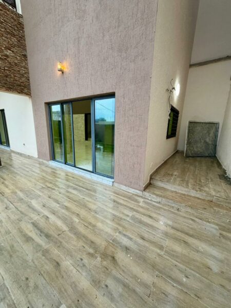 Location d'une villa duplex de 5 pièces sur Riviera bonoumin