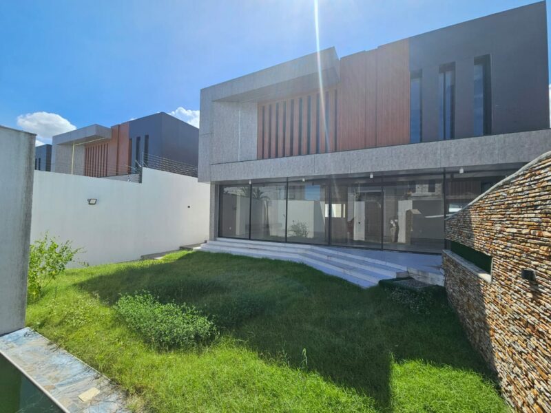 Location d'une villa duplex de 7 pièces sur Cocody M'badon
