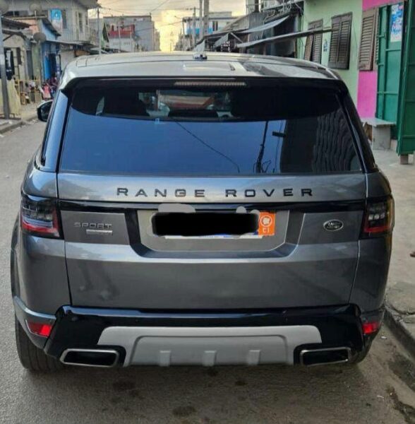 Location d'un SUV Range Rover Sport sur Abidjan